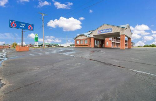 Metropolis Hotel | Motel 6-Metropolis, IL