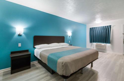 Metropolis Hotel | Motel 6-Metropolis, IL
