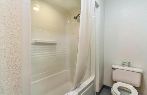 North Fremont Street Hotel | Motel 6-Monterey, CA