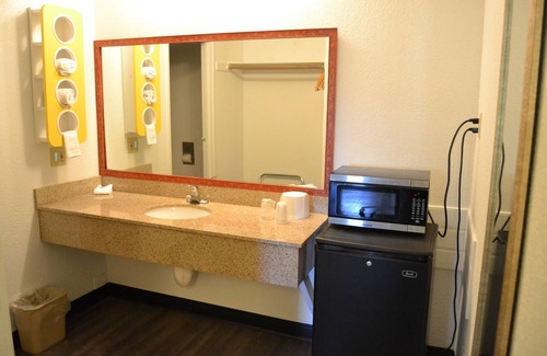 Oakdale Hotel | Motel 6 Oakdale, CA