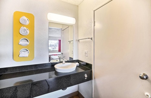 East Peralta Hotel | Motel 6 Oakland, CA - Embarcadero