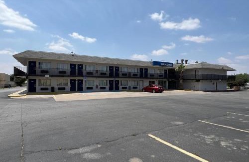 Odessa Hotel | Motel 6-Odessa, TX