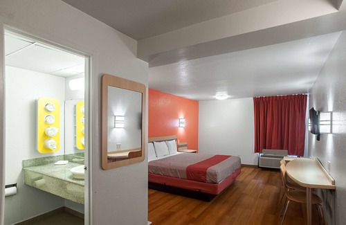 Central Oklahoma City Hotel | Motel 6 Oklahoma City, OK - South