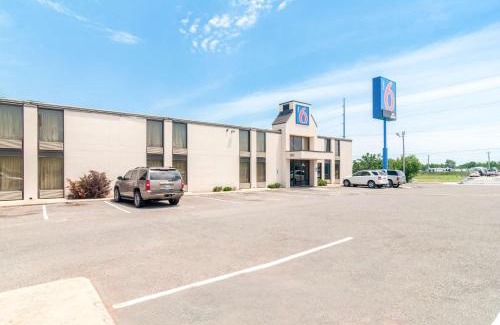 Central Oklahoma City Hotel | Motel 6-Oklahoma City, OK - South