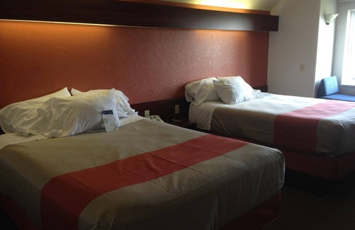 Olathe Hotel | Motel 6 Olathe, KS