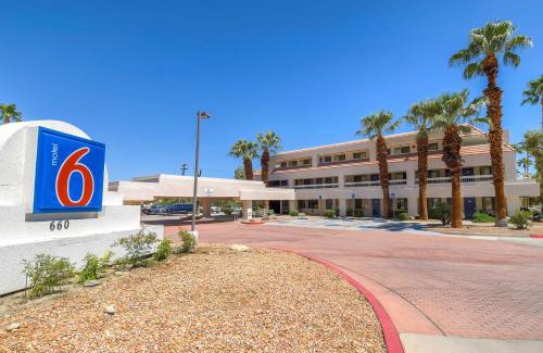 Warm Sands Hotel | Motel 6-Palm Springs, CA - Downtown