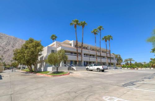 Warm Sands Hotel | Motel 6-Palm Springs, CA - Downtown