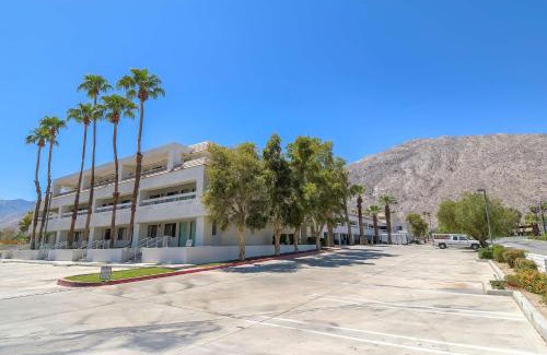 Warm Sands Hotel | Motel 6-Palm Springs, CA - Downtown