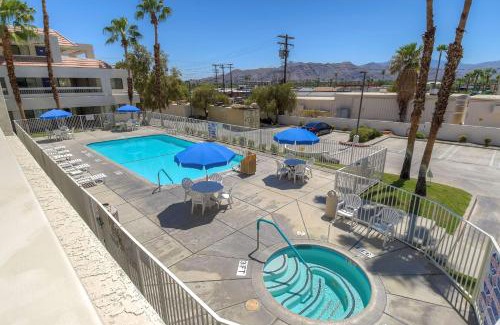Warm Sands Hotel | Motel 6-Palm Springs, CA - Downtown