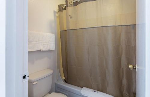 Parkersburg Hotel | Motel 6-Parkersburg, WV