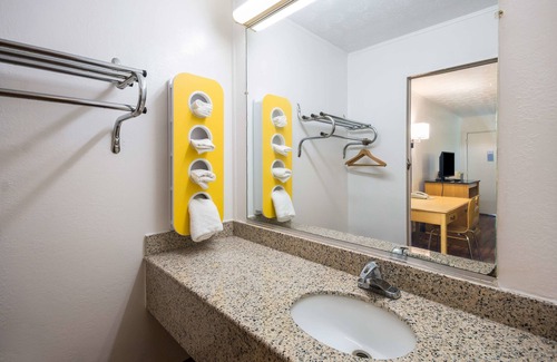 Parkersburg Hotel | Motel 6 Parkersburg, WV
