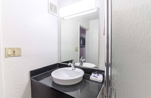 Northwest Pensacola Hotel | Motel 6 Pensacola, FL - Airport West