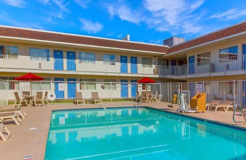 Deer Valley Hotel | Motel 6-Phoenix, AZ - North Bell Road