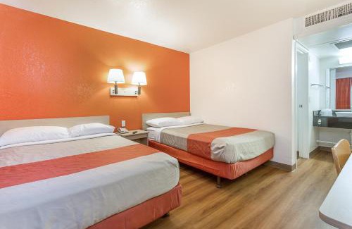 Deer Valley Hotel | Motel 6-Phoenix, AZ - North Bell Road