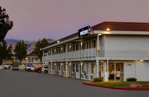 East San Jose Hotel | Motel 6 San Jose CA South