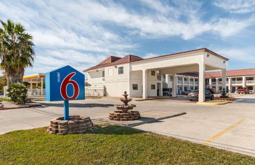 San Marcos Hotel | Motel 6-San Marcos, TX - North