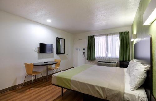 Santa Fe Hotel | Motel 6-Santa Fe, NM - Downtown