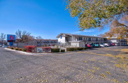 Southside Hotel | Motel 6 Santa Fe