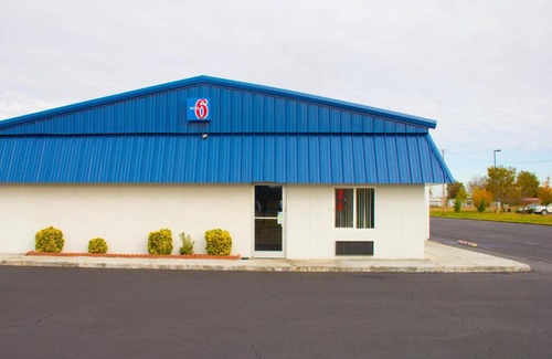 Miner Hotel | Motel 6-Sikeston, MO