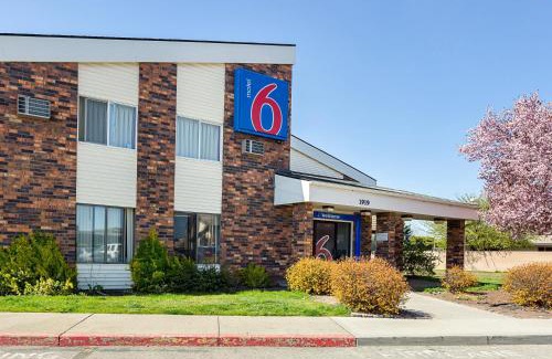 Spokane Valley Hotel | Motel 6-Spokane, WA - East