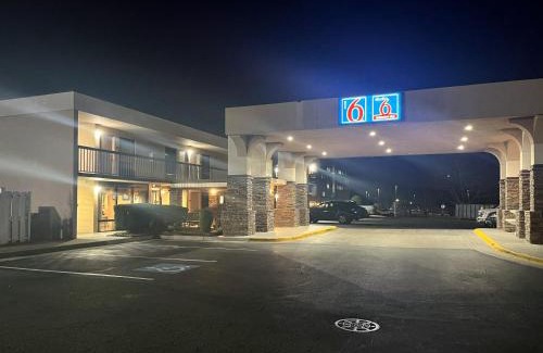 Aquia Harbour Hotel | Motel 6 Stafford, VA Quantico
