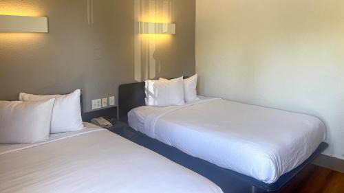 Dupont Hotel | Motel 6 Thornton