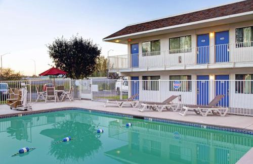 Troutdale Hotel | Motel 6-Troutdale, OR - Portland East