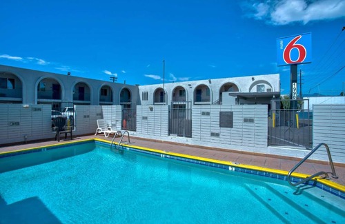Tucson Hotel | Motel 6 Tucson, AZ - East Williams Center