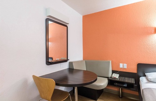 Uvalde Hotel | Motel 6 Uvalde, TX