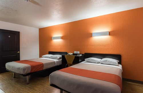 Uvalde Hotel | Motel 6 Uvalde, TX