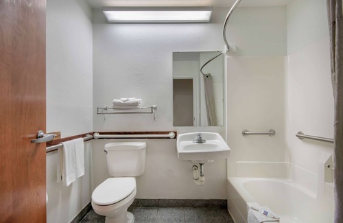 Walton Hotel | Motel 6 Walton, KY - Richwood - Cincinnati Airport South