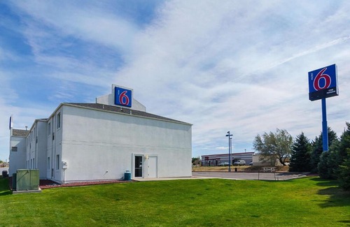 Wheatland Hotel | Motel 6-Wheatland, WY