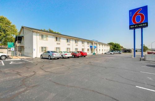 Wichita Hotel | Motel 6-Wichita, KS