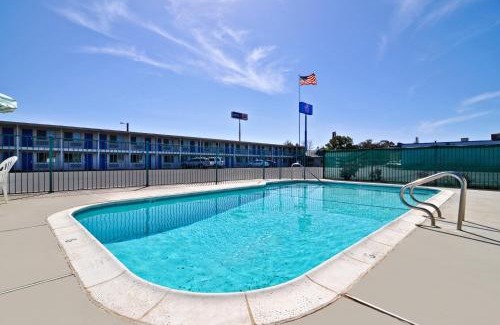Willows Hotel | Motel 6-Willows, CA