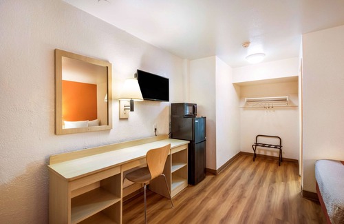 Youngtown Hotel | Motel 6 Youngtown, AZ - Phoenix - Sun City