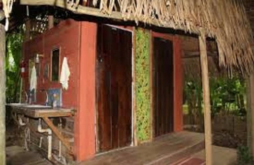 Bullet Tree Falls House | Motel ∙ 8 guests