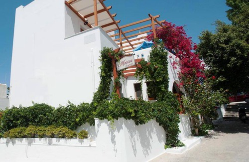 Paros House | Motel ∙ 8 guests