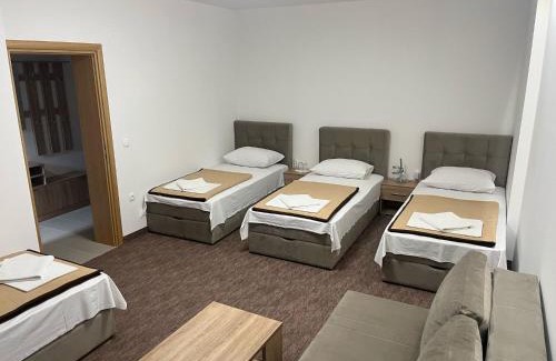 Bisce Polje Bed & Breakfast | Motel Aura
