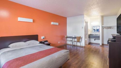 Camrose Hotel | Motel Bo-Camrose, AB