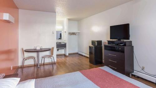 Camrose Hotel | Motel Bo-Camrose, AB