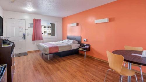 Camrose Hotel | Motel Bo-Camrose, AB
