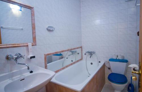 Kovac House | Motel Charlie