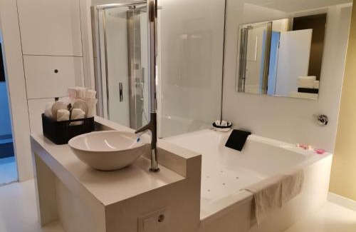 La Favorita Hotel | Motel Latino