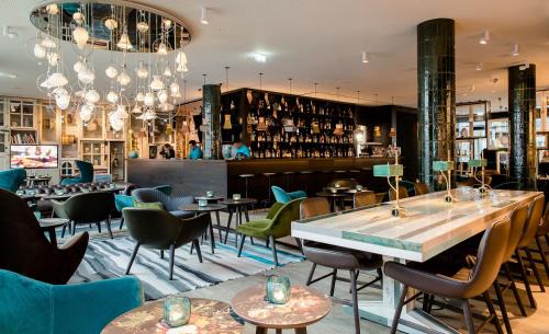 Nieuwmarkt en Lastage Hotel | Motel One Amsterdam-Waterlooplein