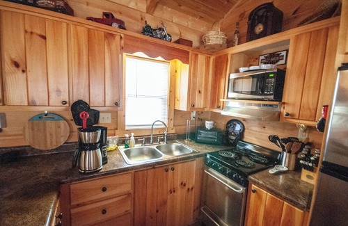Blairsville Cabin | Motor Cycle Friendly Copperhead Lodge #39 2 King Bedrooms, Hot Tub and 3 TV's!