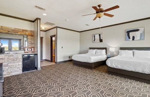 Graford Hotel | MotorBoat Inn Suite 1 Pet Friendly