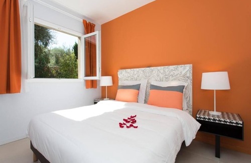 Mougins Hotel | Mougins Riviera Retreat: Hotel with Pool, AC and Fitness Oasis