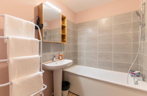 Bondy Apartment | Moulin à Vent Sud - Appt à 20 min de Paris
