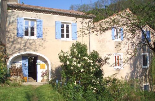Privas Bed & Breakfast | Moulin De Cornevis Bed and Breakfast
