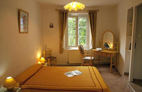 Privas Bed & Breakfast | Moulin De Cornevis Bed and Breakfast